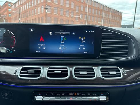 Certified 2025 Mercedes-Benz GLS 450 4MATIC image 33