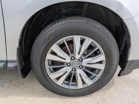 Used 2020 Nissan Pathfinder S image 9