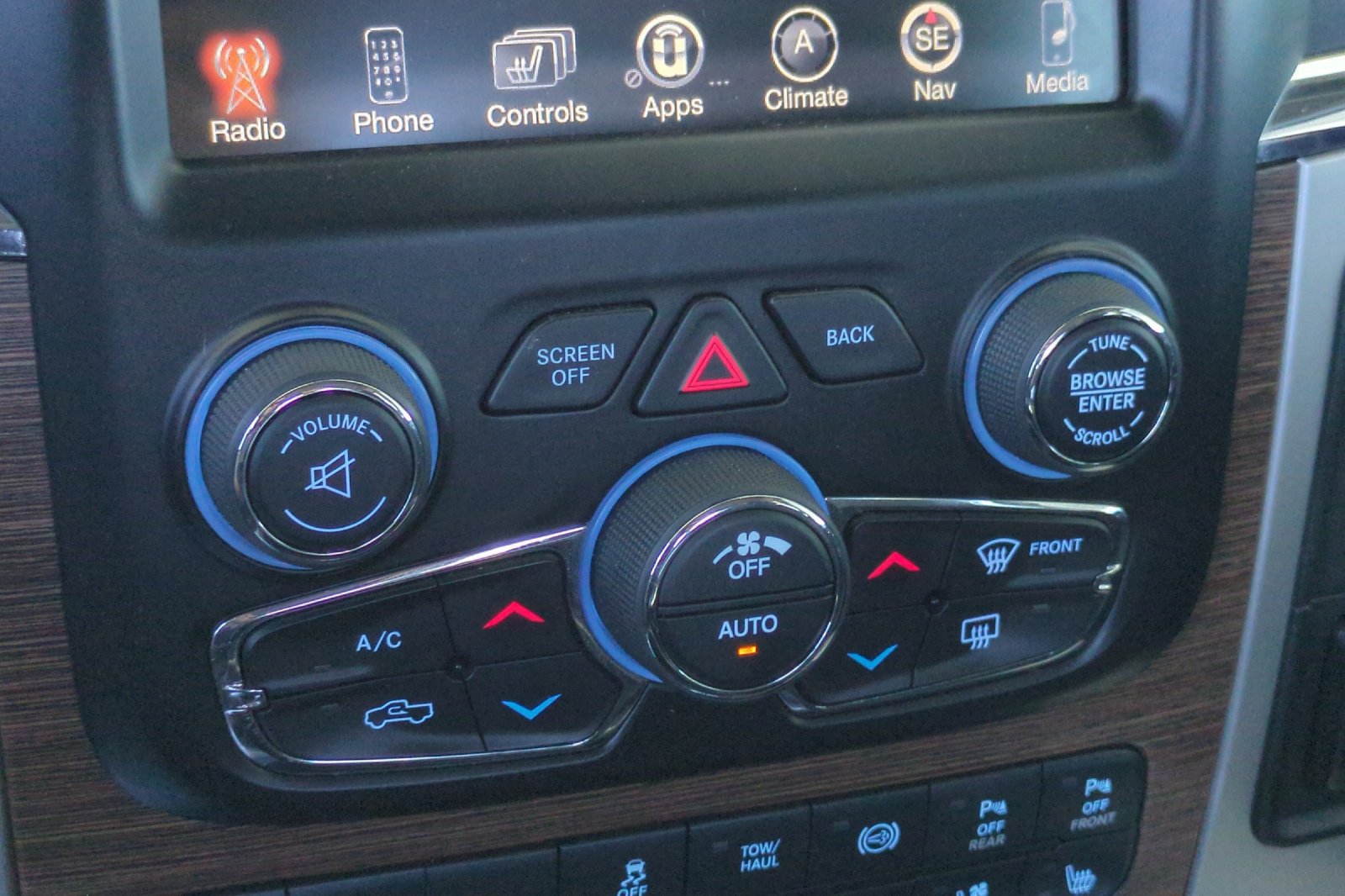 Used 2016 RAM 2500 Laramie w/ Protection Group AWD/4WD image 30