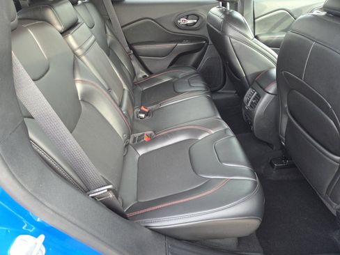 Used 2019 Jeep Cherokee Trailhawk w/ Cold Weather Group image 20