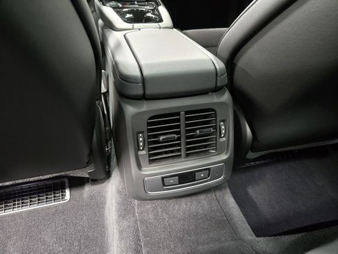 Used 2022 Audi e-tron GT Premium Plus image 35