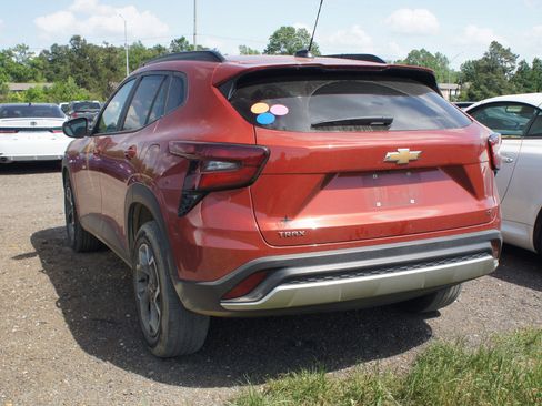 Used 2024 Chevrolet Trax LT w/ Driver Confidence Package FWD image 6