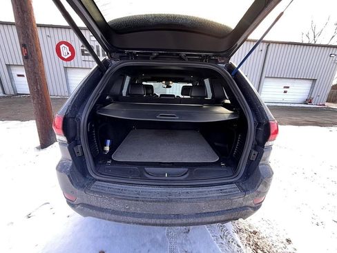 Used 2017 Jeep Grand Cherokee Altitude image 18