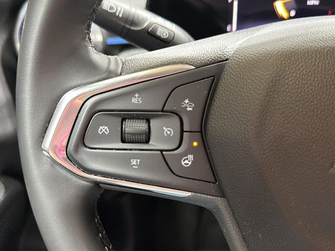 Used 2025 Chevrolet Trax LT w/ LT Convenience Package FWD image 20