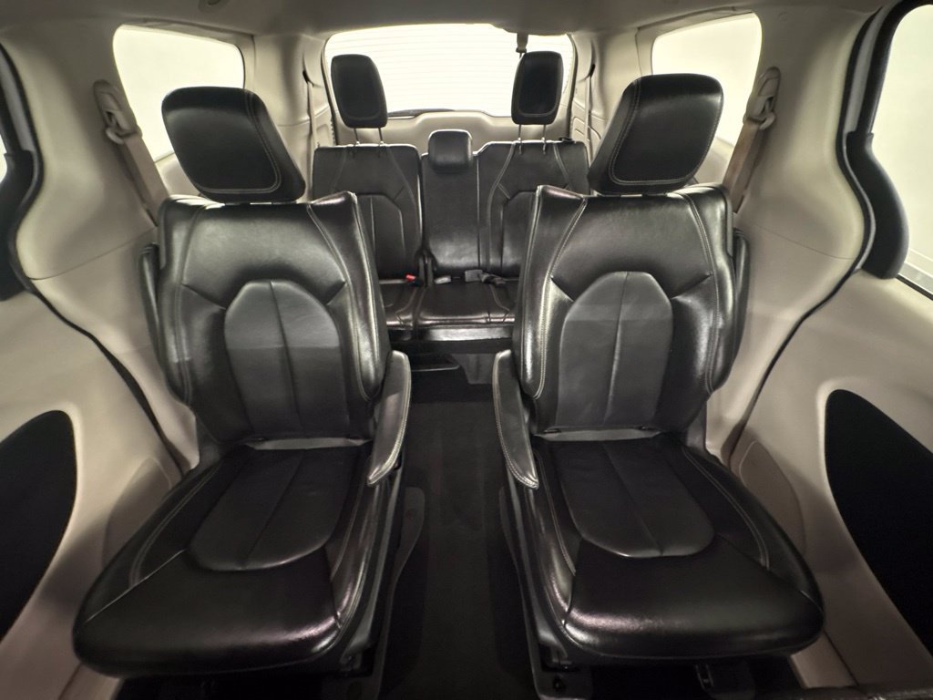 Used 2022 Chrysler Pacifica Touring-L FWD image 18
