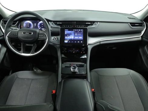 Used 2023 Jeep Grand Cherokee L Laredo image 9