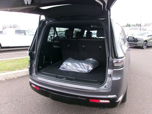 New 2026 Jeep Grand Wagoneer L Limited AWD/4WD image 15