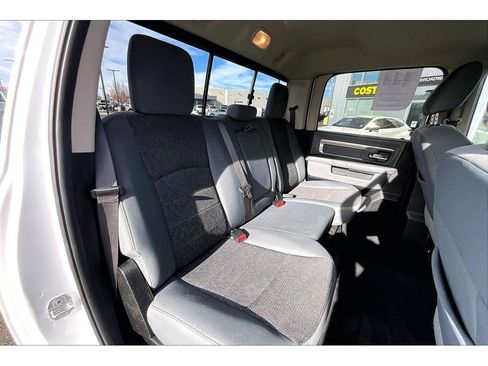 Used 2019 RAM 1500 Classic SLT w/ Luxury Group image 28