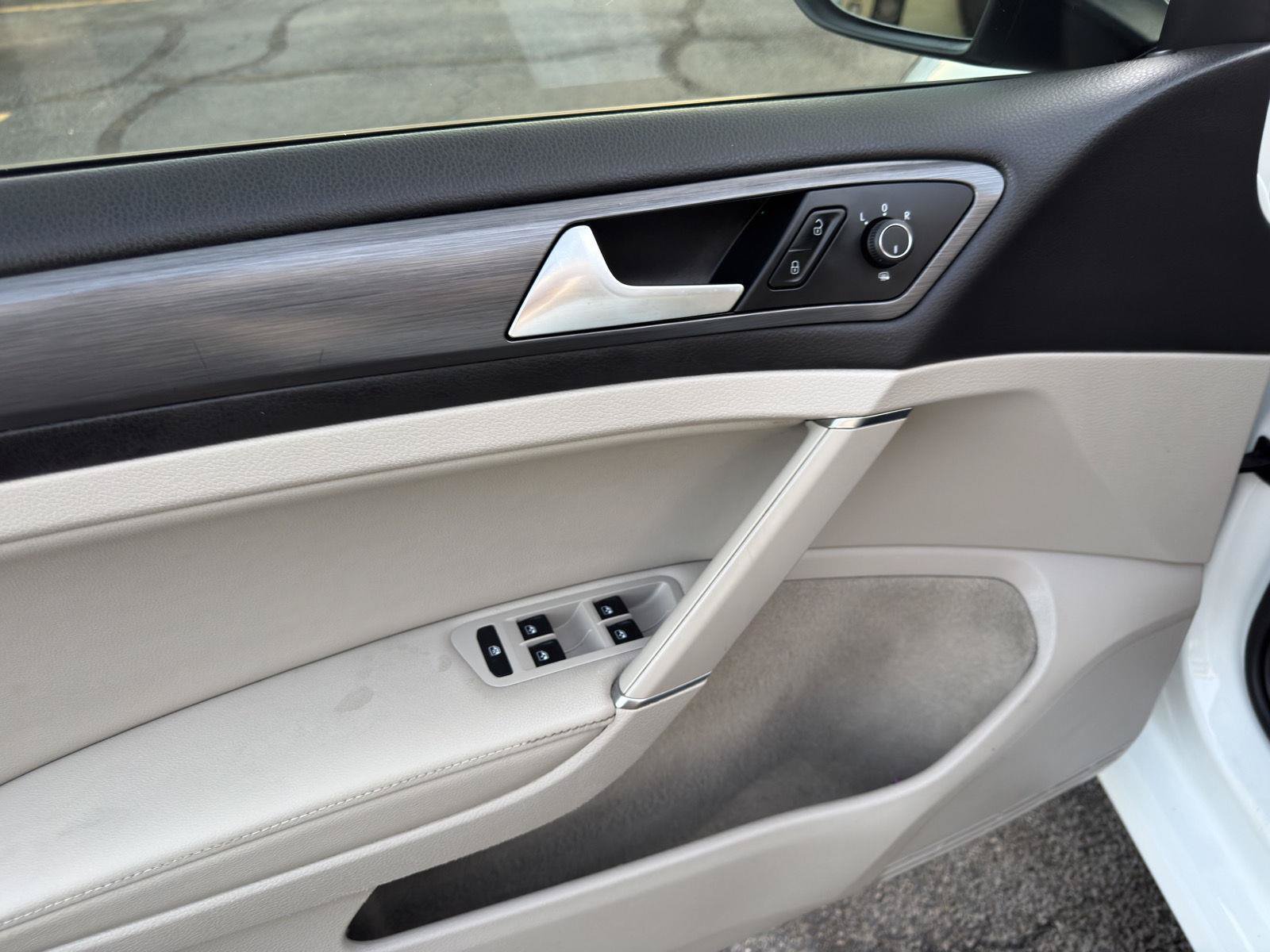 Used 2019 Volkswagen Golf 4-Door FWD image 19