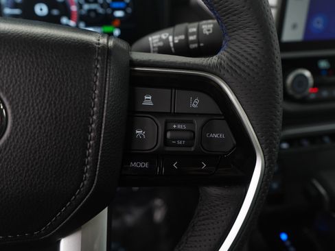 Used 2025 Toyota Sequoia 4WD image 33