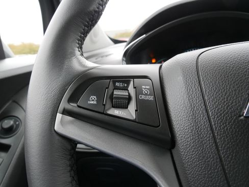 Certified 2022 Chevrolet Trax LT w/ Midnight Edition image 22