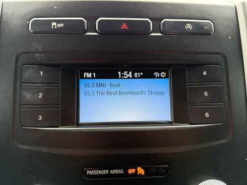 Used 2018 Ford Expedition XLT image 27