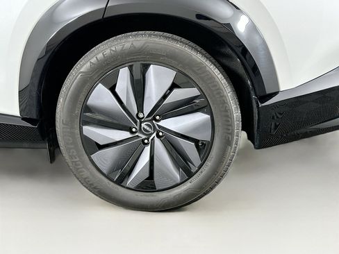 Used 2023 Nissan Ariya AWD image 11