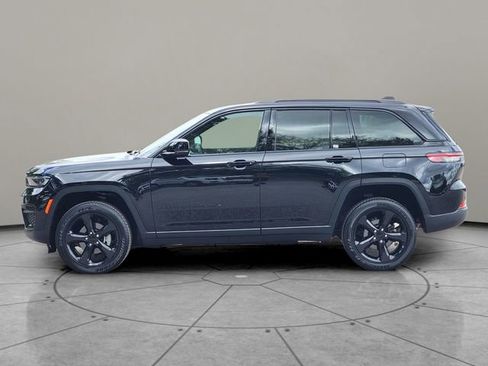 Certified 2024 Jeep Grand Cherokee Altitude AWD/4WD image 9