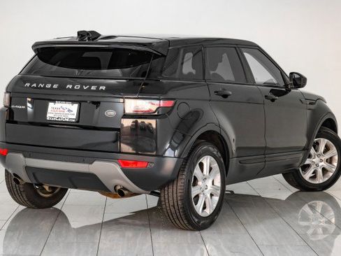 Used 2017 Land Rover Range Rover Evoque SE Premium image 6