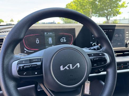 Used 2025 Kia Sportage LX FWD image 27
