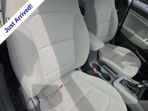 Used 2020 Hyundai Elantra SE FWD image 7