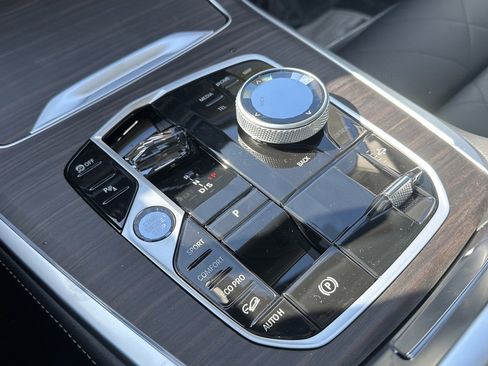 Certified 2025 BMW X7 xDrive40i w/ Executive Package image 24