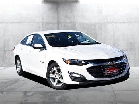 Used 2024 Chevrolet Malibu LT image 2