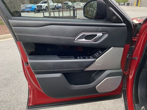 Used 2019 Land Rover Range Rover Velar R-Dynamic SE image 17