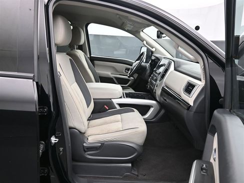 Used 2021 Nissan Titan SV w/ SV Convenience Package image 9