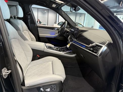 Used 2026 BMW X7 xDrive40i w/ M Sport Package image 27