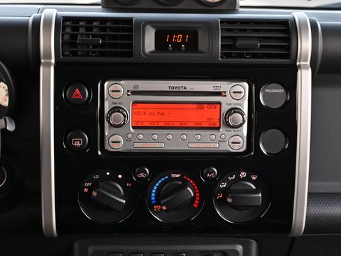 Used 2011 Toyota FJ Cruiser 4WD w/ Convenience Pkg image 21