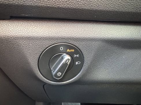 Used 2022 Volkswagen Jetta SE w/ Panoramic Sunroof Package image 27