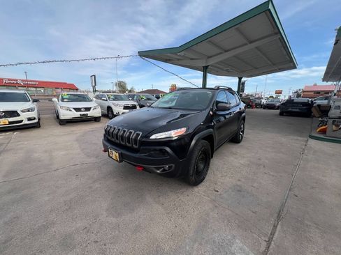 Used 2014 Jeep Cherokee Trailhawk w/ Leather Interior Group AWD/4WD image 3