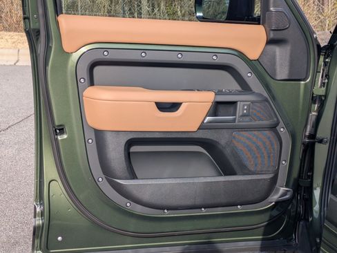 New 2026 Land Rover Defender 110 X-Dynamic SE image 21