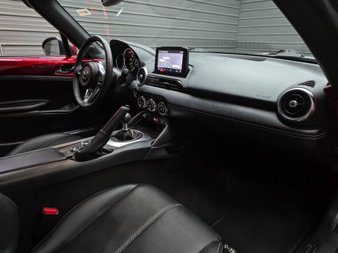 Used 2021 MAZDA MX-5 Miata RF Grand Touring RWD image 13