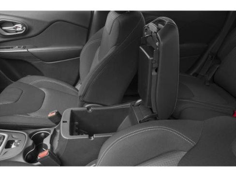 Used 2015 Jeep Cherokee Latitude image 18