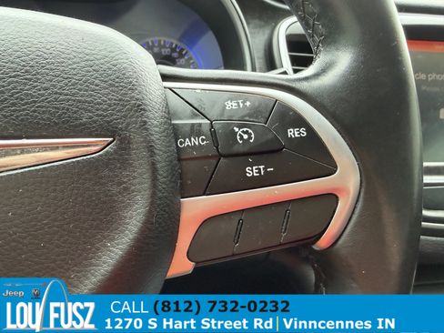 Used 2015 Chrysler 200 Limited w/ Convenience Group image 16