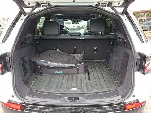Certified 2025 Land Rover Discovery Sport Dynamic SE AWD/4WD image 28