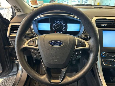 Used 2016 Ford Fusion SE FWD image 18