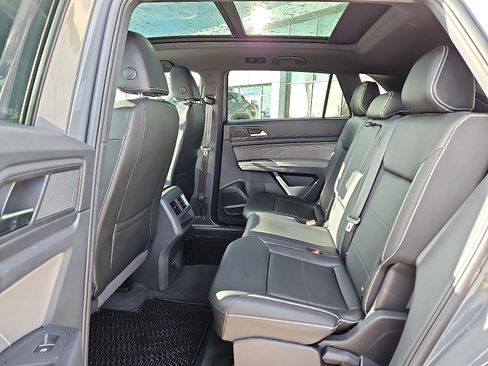 Certified 2023 Volkswagen Atlas Cross Sport SEL R-Line image 9