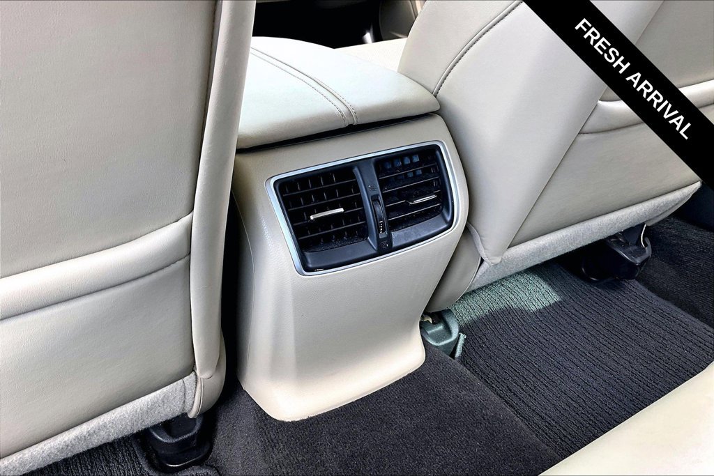 Used 2017 Acura TLX w/ Technology Package FWD image 15