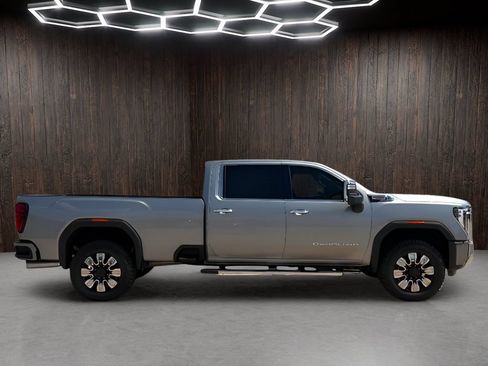 Used 2024 GMC Sierra 2500 Denali w/ Denali Reserve Package AWD/4WD image 8