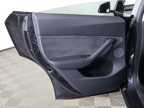 Used 2024 Tesla Model Y Long Range AWD/4WD image 28