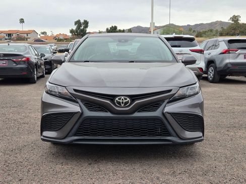 Used 2021 Toyota Camry SE image 2