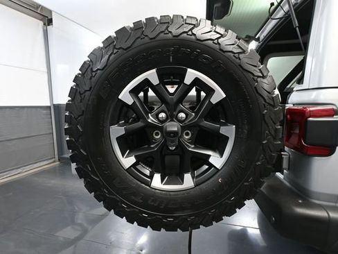 Used 2024 Jeep Wrangler Unlimited Rubicon 4xe AWD/4WD image 17