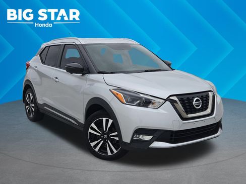 Used 2018 Nissan Kicks SR image 1