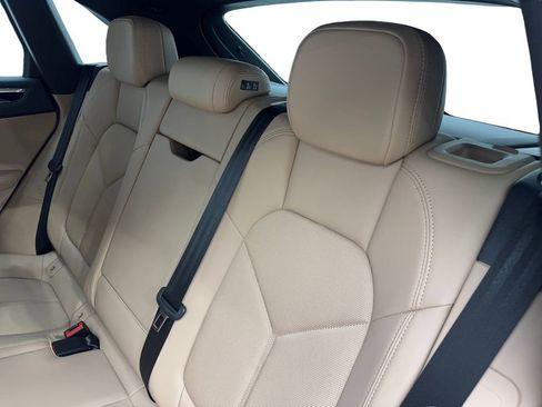 Used 2025 Porsche Macan Turbo image 33