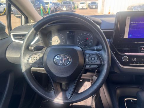 Used 2025 Toyota Corolla LE image 27
