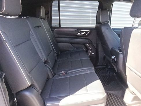 Used 2024 GMC Yukon XL SLT image 34