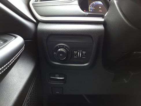 New 2025 Jeep Grand Cherokee Limited image 34