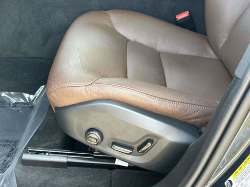 Certified 2024 Volvo XC60 B5 Plus w/ Protection Package Premier AWD/4WD image 19