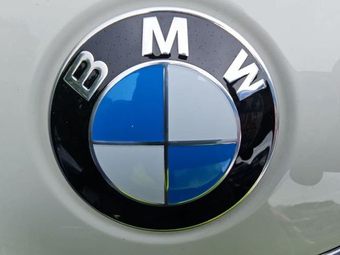 Used 2025 BMW 330i xDrive Sedan w/ Premium Package AWD/4WD image 18