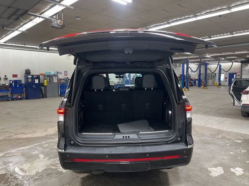 Used 2024 Lincoln Navigator Reserve image 11