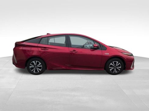 Used 2017 Toyota Prius Prime Premium image 6